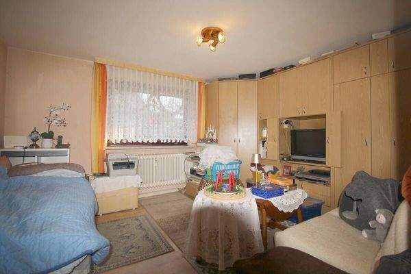 Wohn- u. Schlafzimmer Souterrain-Wohnung