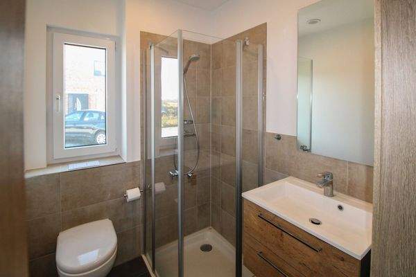 Gäste-WC mit Dusche