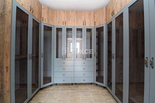 Spacious Properties with Balconies in a Complex in Yalova