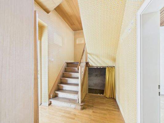 Flur-Treppe EG