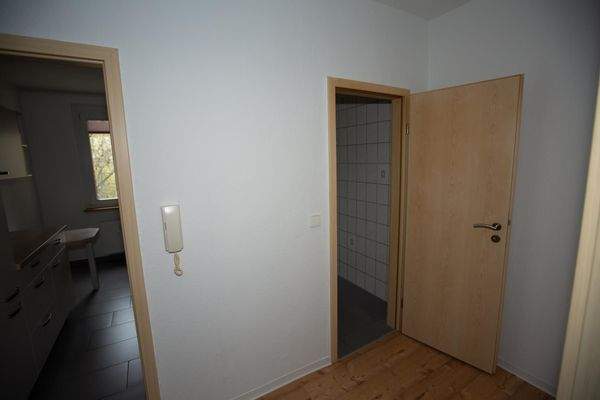 Flur zur Küche u. Bad