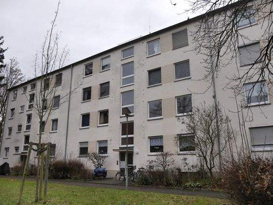 8 Gebäude Straßenseite