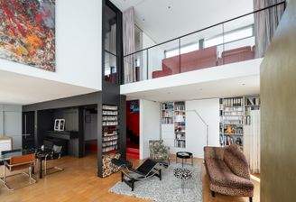 offenes Wohn- und Esszimmer mit Empore