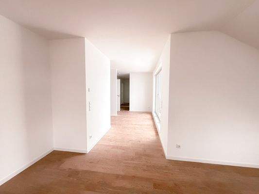 Großzügiger Flur mit viel Bewegungsfreiheit