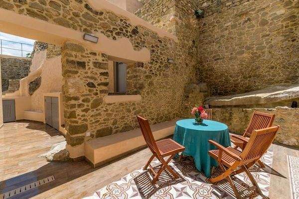 MIT VIDEO: Kreta, Sitia: Meisterhaft renoviertes Haus mit zwei Schlafzimmern in der Landschaft von Sitia