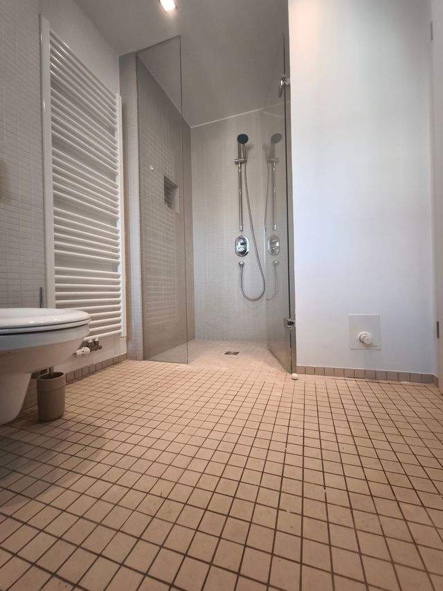 2-Zi.-Maisonettewohnung, EBK, Dachterrasse, zwischen Marktplatz und Alter Hafen, teilmöbliert, ab 01.06. - Photo 5