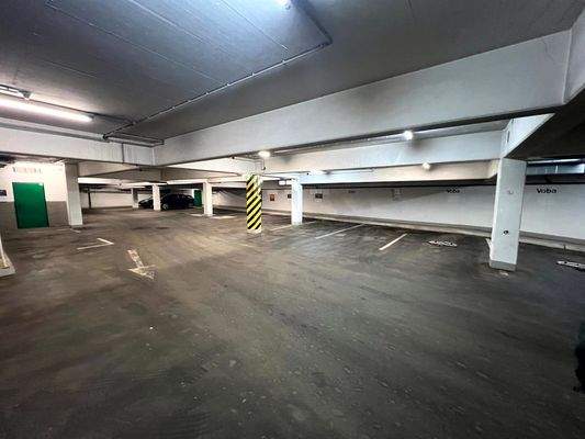 ausreichend Stellplatz für kunden und Mitarbeiter