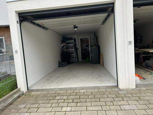 Sektionaltor und Fernbedienung