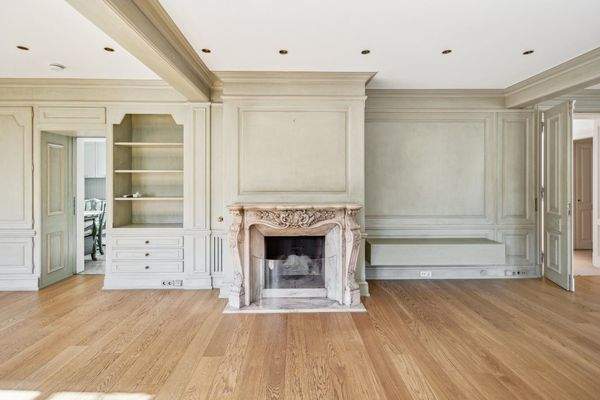 Die großzügige Kaminlounge