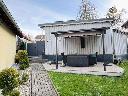 Carport und Freisitz