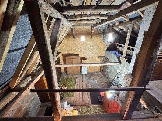 Dachbalken zum Teil  erneuert