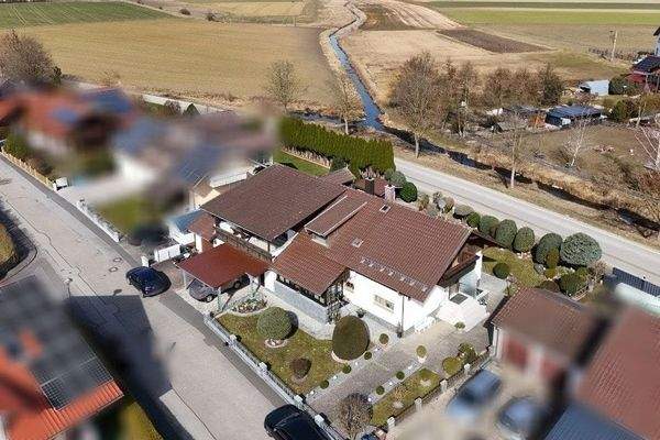 Blick auf das Anwesen