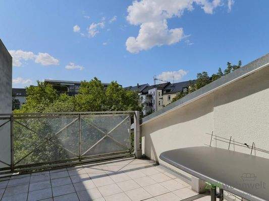 Dachbalkon zum grünen Innenhof