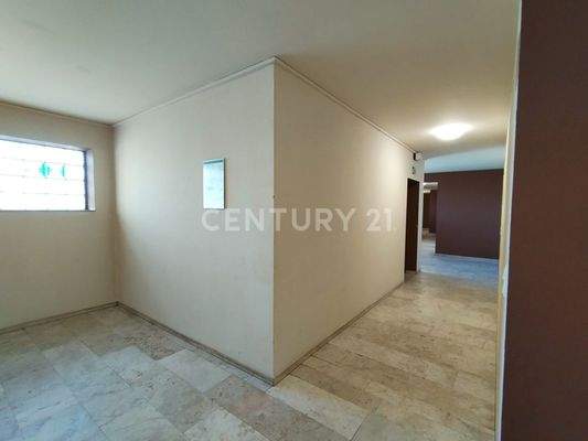 Der gepflegte Hausflur in der 6. Etage