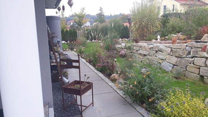 Süd-/Ostseite Garten