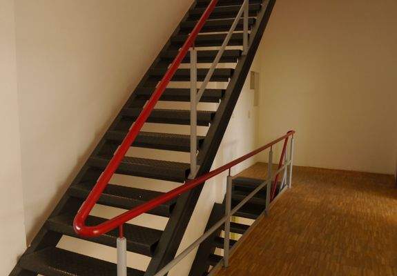 Flur im OG mit Treppe in das DG