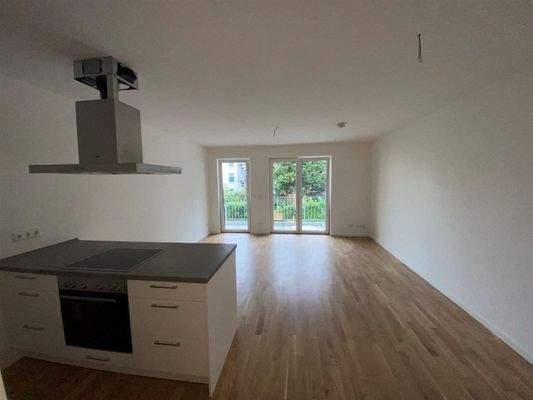 Gesamtansicht Wohnzimmer und Küchenbereich