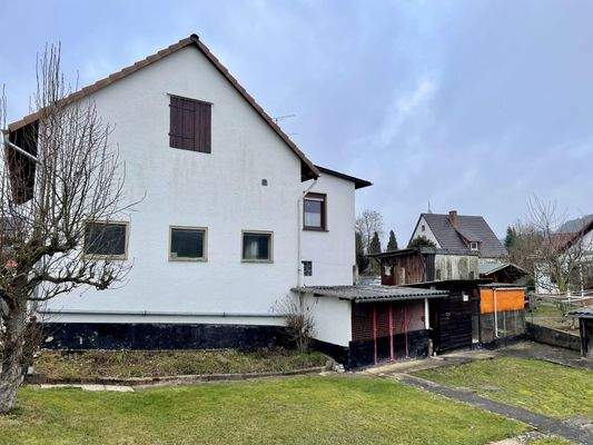 Hausrückseite und Garten