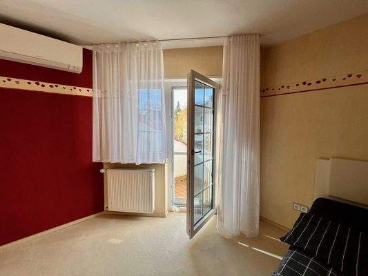 OG | Schlafzimmer | Zugang zum Balkon