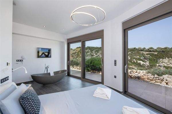 Kreta, Kokkino Chorio: Traumvilla mit makelloser Aussicht mit einer privaten Bucht zu verkaufen