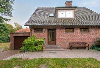 Ein/Zweifamilienhaus mit weitläufigem Grundstück und viel Potenzial