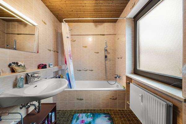 Badezimmer Wohnung OG links