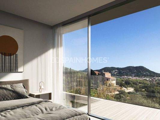 Elegant Detached House with Pool and Garden in Barcelona