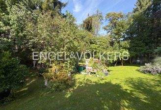 Idyllische Gartenanlage