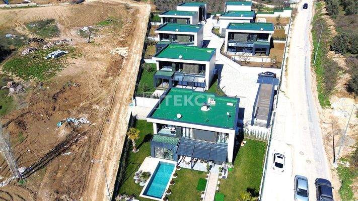Detached Villas with Private Pool and Garden in Bursa Mudanya