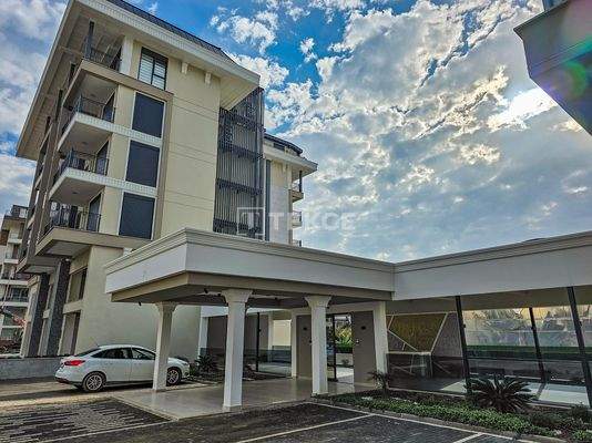 Properties with Beautiful Views 350 m from the Sea in Alanya