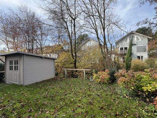 Kleiner, pflegeleichter Garten mit Gartenhaus