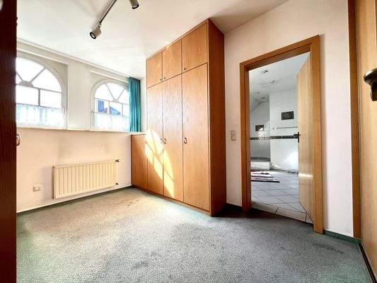 Ankleide zwischen Bad und Schlafzimmer