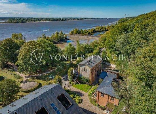 ELBBLICK UND DENKMALGESCHÜTZTE ARCHITEKTUR – STILVOLL VEREINT