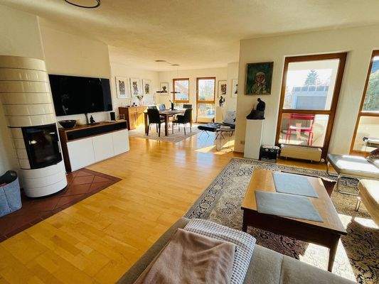 Wohnzimmer und Esszimmer