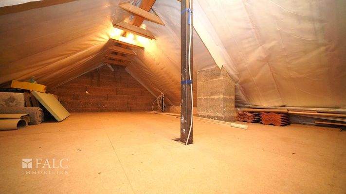 Ausbaubarer Dachboden