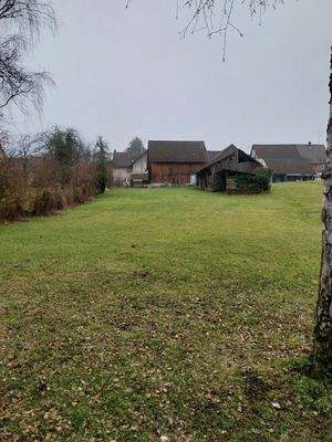 Blick vom Grundstücksende zum Haus