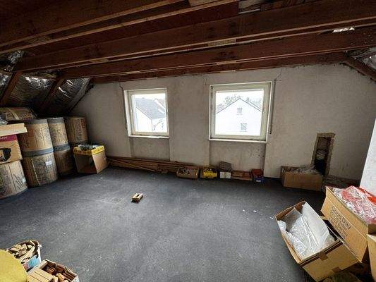 Ausbaubarer Dachboden