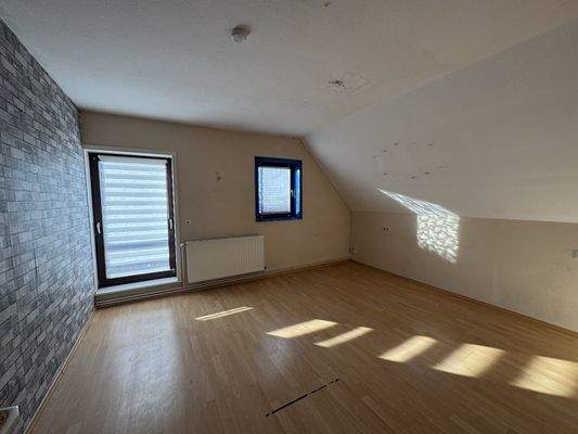 Wohnzimmer mit Laminatboden