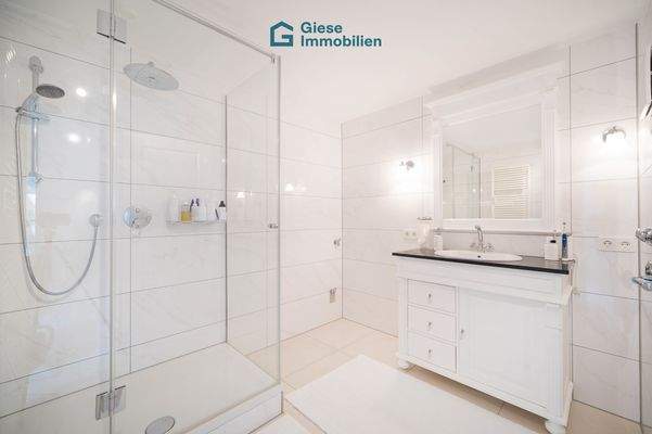 Badezimmer im oberen Geschoss