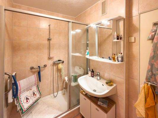 Duschbad mit Platz für Ihre Waschmaschine