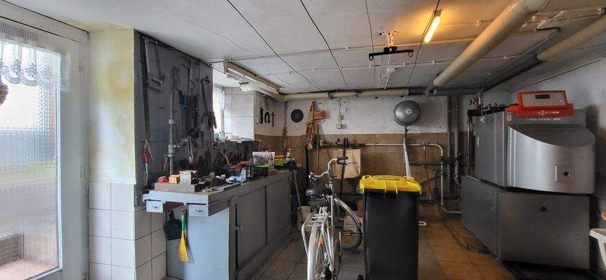 HEIZUNGSRAUM MIT WERKSTATT 