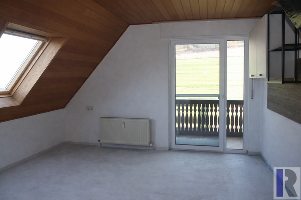 Küche mit Zugang zur Loggia