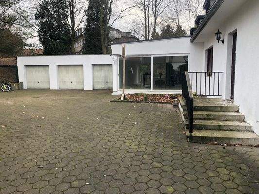 Garagenhof + Lagerhalle