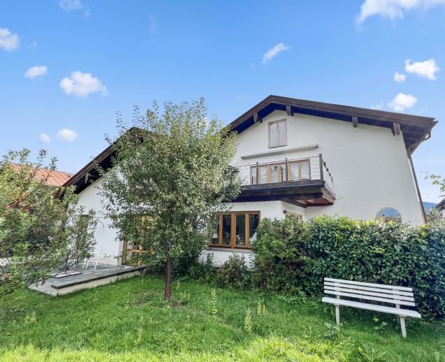 Top gepfelgtes Haus mit zwei Eigentumswohnungen und Bergblickpanorama am Tegernsee