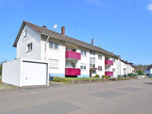 gepflegtes 3-Parteienhaus