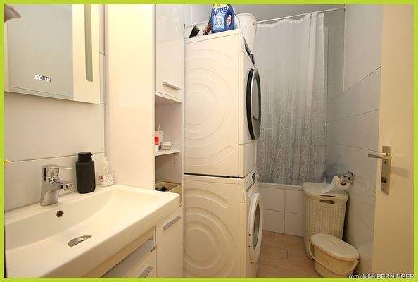 Badezimmer mit Waschmaschinenanschluss