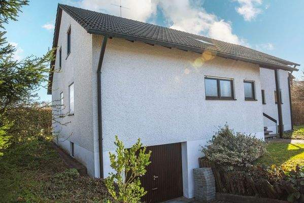 Blick zur Garage (Tiefgarage im Keller für 2 Autos)