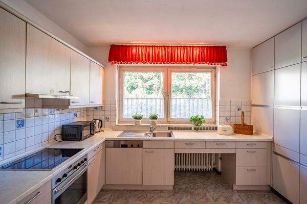 Die Küche bietet viel Platz.