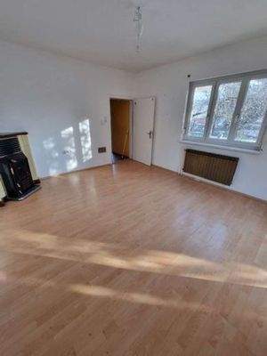 Wohnzimmer mit Kamin,Zugang zur Terrasse