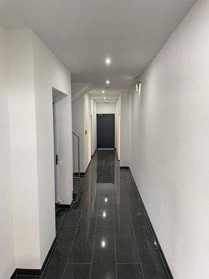 Flur EG Eingang zum Aufzug